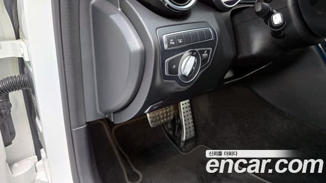 Mercedes-Benz C-Class 2018 — Photo 14/32