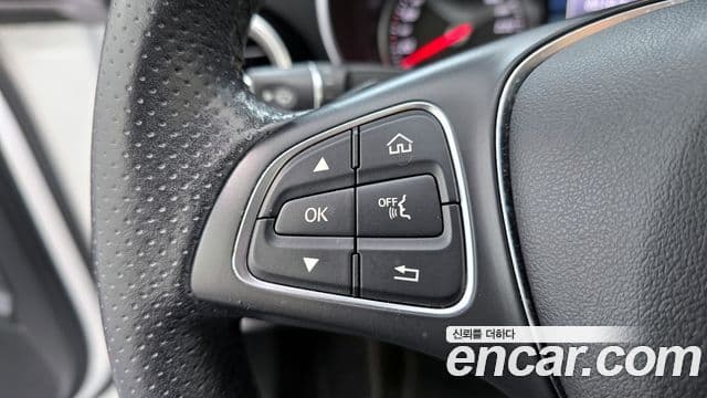 Mercedes-Benz C-Class 2018 — Photo 6/32