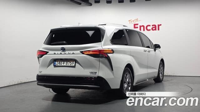 Toyota Sienna 2024 — ფოტო 2/20
