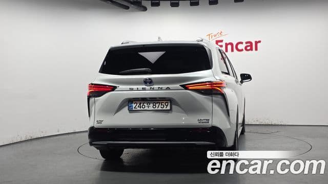 Toyota Sienna 2024 — ფოტო 4/20