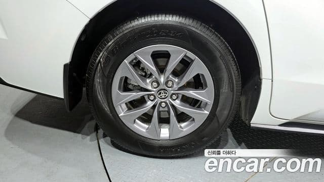 Toyota Sienna 2024 — ფოტო 5/20