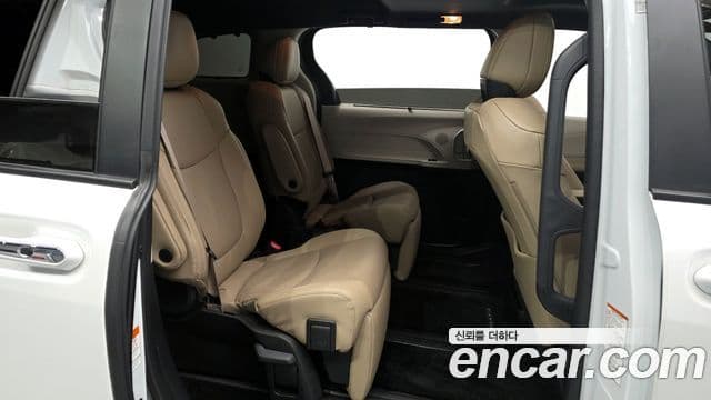 Toyota Sienna 2024 — ფოტო 11/20