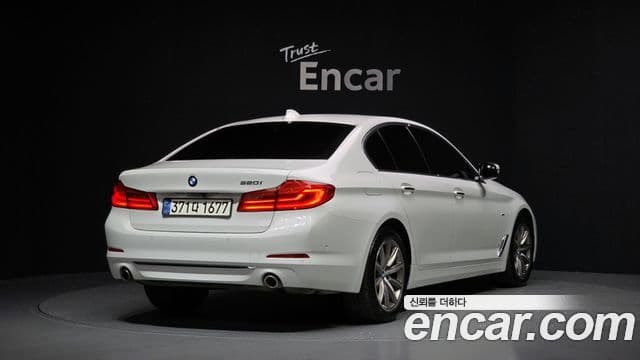 BMW 5 Series 2018 — Şəkil 2/20