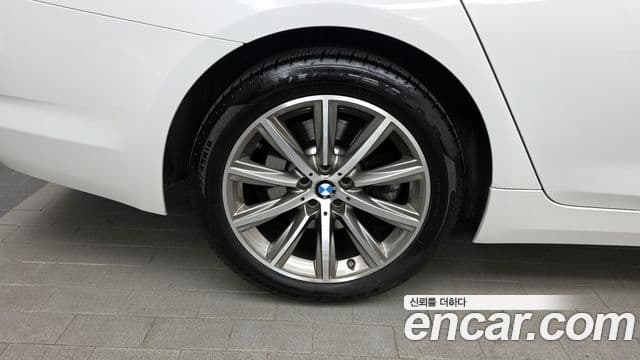 BMW 5 Series 2018 — Şəkil 5/20