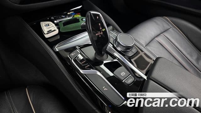 BMW 5 Series 2018 — Şəkil 9/20