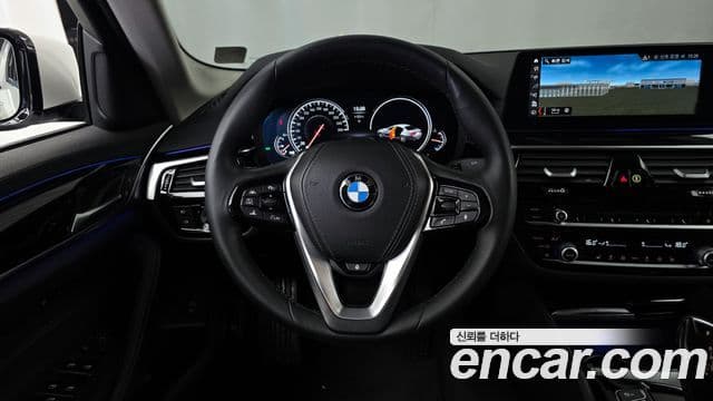 BMW 5 Series 2018 — Şəkil 12/20