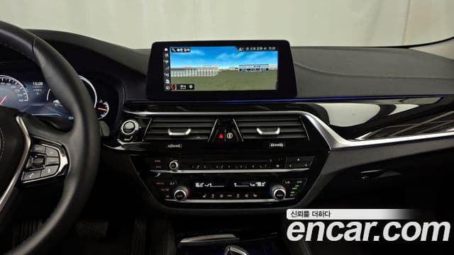 BMW 5 Series 2018 — Şəkil 13/20