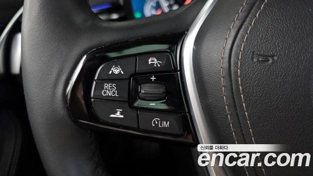 BMW 5 Series 2018 — Şəkil 19/20