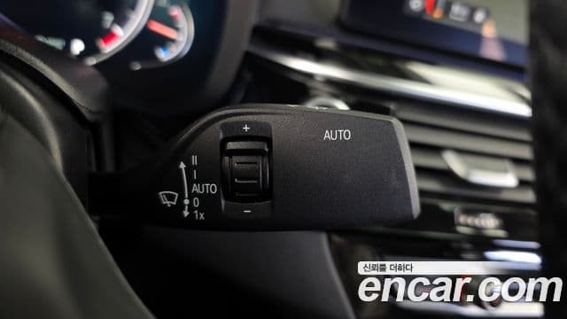 BMW 5 Series 2018 — Şəkil 20/20
