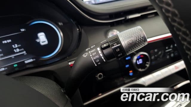 Genesis GV70 2021 — ფოტო 18/20