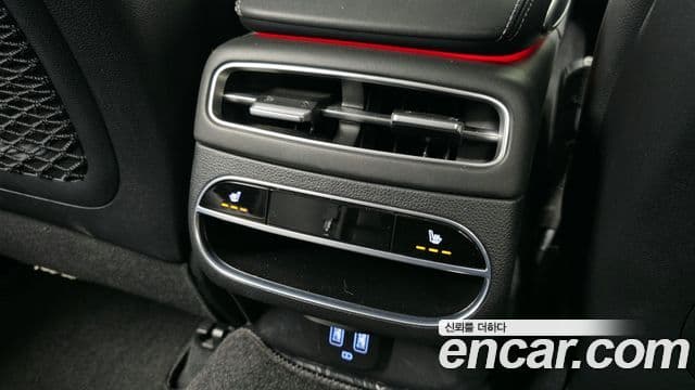Genesis GV70 2021 — ფოტო 19/20
