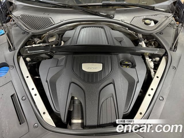 Porsche Panamera 2018 — ფოტო 2/20