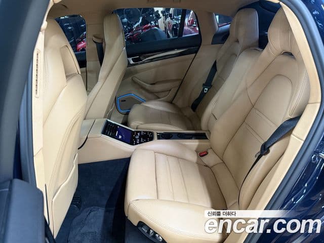 Porsche Panamera 2018 — ფოტო 11/20