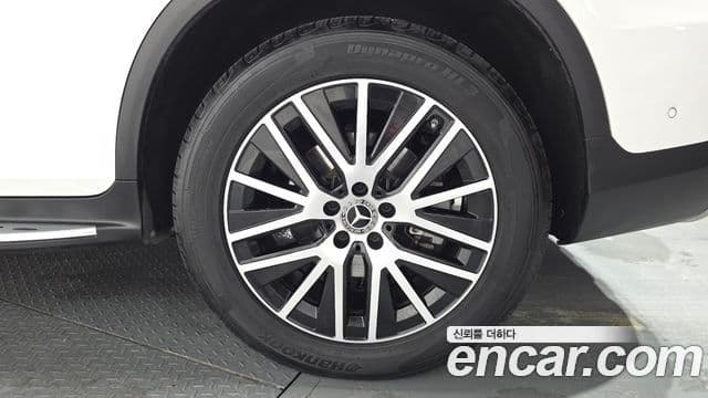 Mercedes-Benz GLC-Class 2021 — Photo 28/31