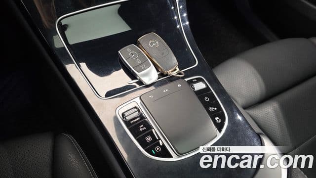 Mercedes-Benz GLC-Class 2021 — Photo 13/31