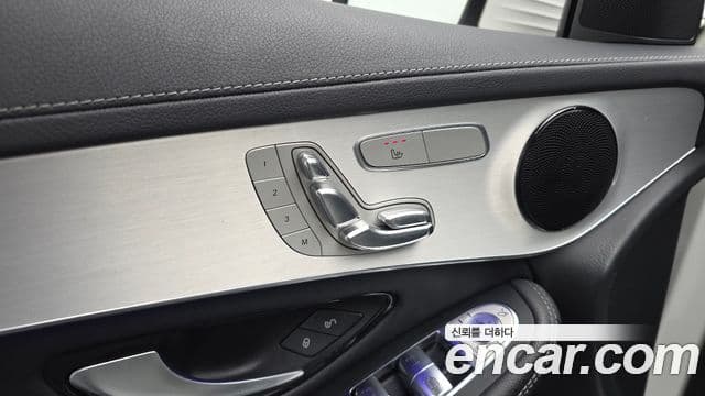 Mercedes-Benz GLC-Class 2021 — Photo 15/31