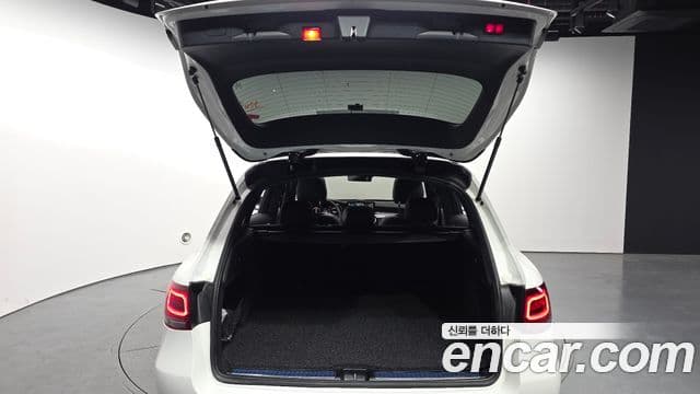 Mercedes-Benz GLC-Class 2021 — Photo 17/31