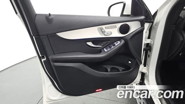 Mercedes-Benz GLC-Class 2021 — Photo 31/31