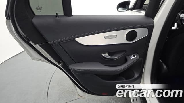 Mercedes-Benz GLC-Class 2021 — Photo 6/31