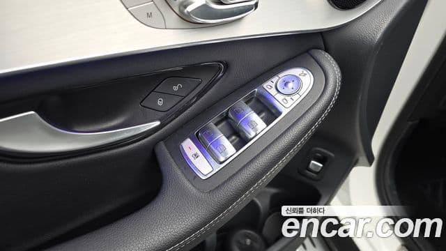 Mercedes-Benz GLC-Class 2021 — Photo 24/31