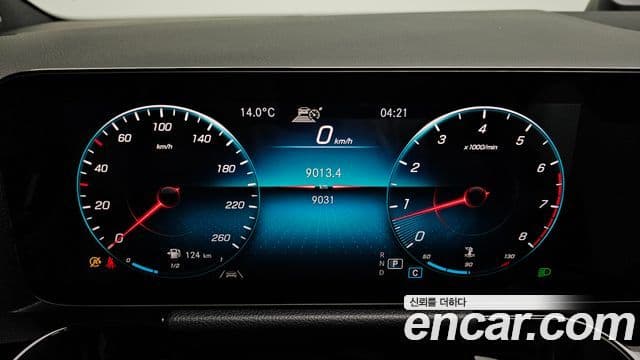 Mercedes-Benz GLA-Class 2021 — ფოტო 15/20