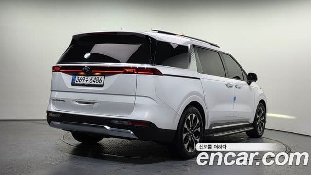 Kia Carnival 2021 — Фото 2/20