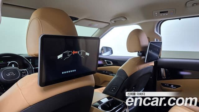 Kia Carnival 2021 — Фото 18/20