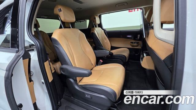 Kia Carnival 2021 — Фото 19/20