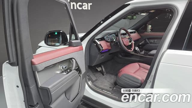 Land Rover Range Rover Sport 2025 — Фото 10/20