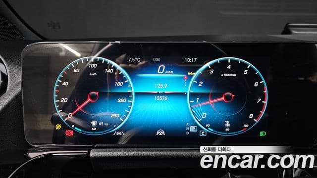 Mercedes-Benz GLA-Class 2022 — ფოტო 8/20