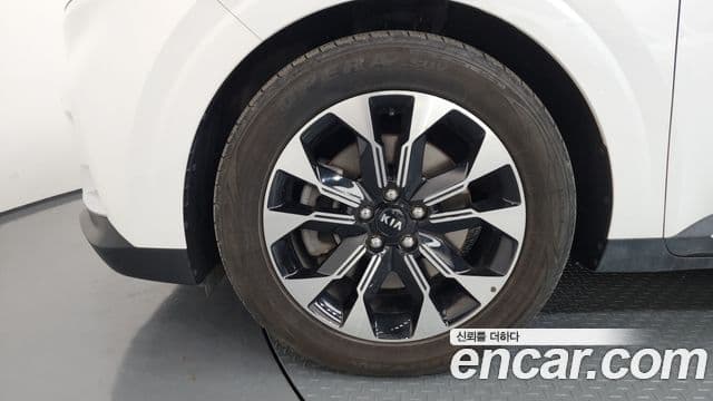 Kia Carnival 2021 — Фото 5/20