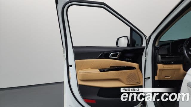 Kia Carnival 2021 — ფოტო 8/41