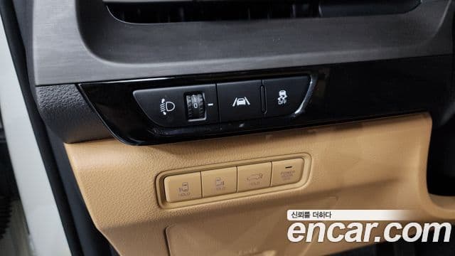 Kia Carnival 2021 — ფოტო 22/41