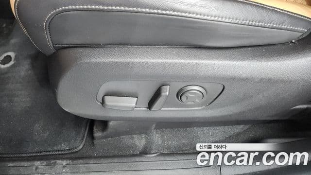 Kia Carnival 2021 — ფოტო 15/41