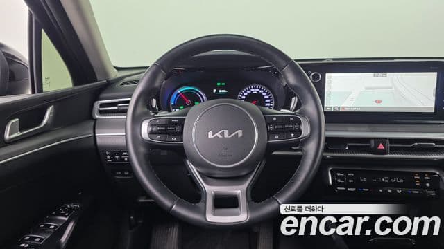 Kia K5 2022 — ფოტო 17/20
