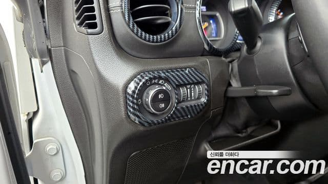 Jeep Wrangler 2019 — Şəkil 16/20