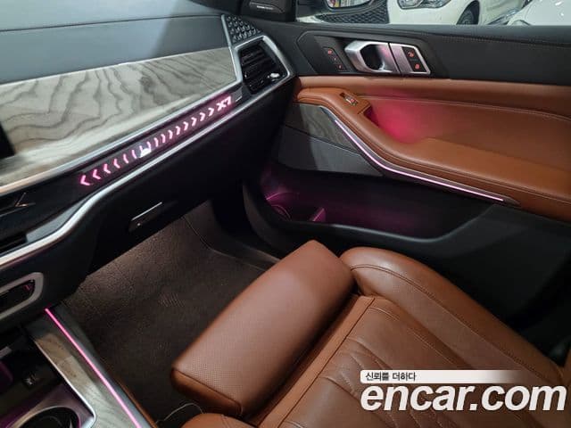BMW X7 2023 — Şəkil 14/17
