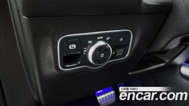 Mercedes-Benz GLB-Class 2020 — ფოტო 13/20
