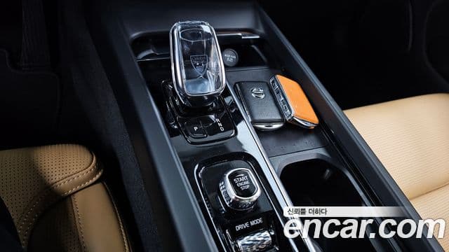 Volvo XC60 2021 — ფოტო 7/20
