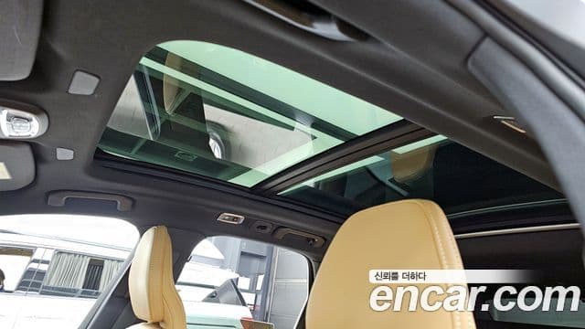 Volvo XC60 2021 — ფოტო 19/20
