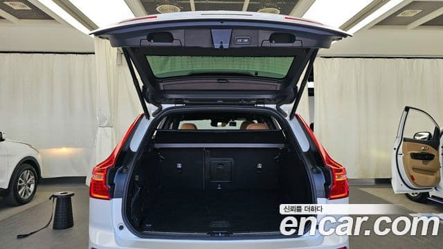 Volvo XC60 2021 — ფოტო 20/20