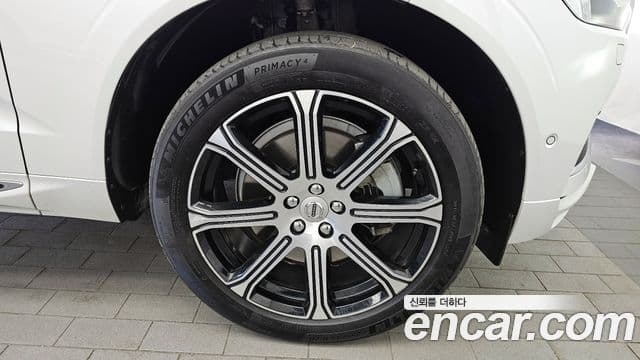 Volvo XC60 2021 — Photo 29/34