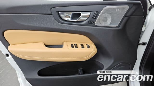 Volvo XC60 2021 — Photo 2/34