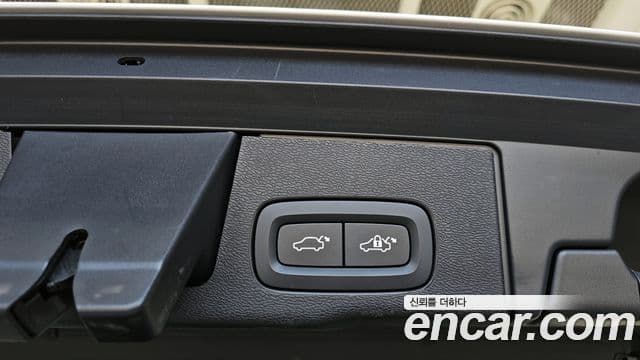 Volvo XC60 2021 — Photo 25/34