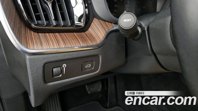 Volvo XC60 2021 — Photo 14/34