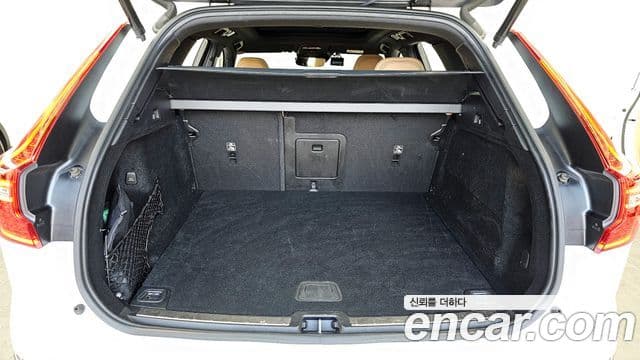 Volvo XC60 2021 — Photo 12/34