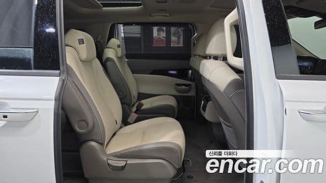 Kia Carnival 2023 — Фото 12/20