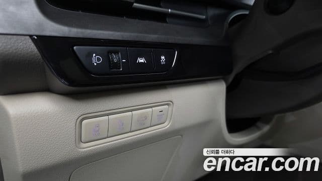 Kia Carnival 2023 — Фото 18/20
