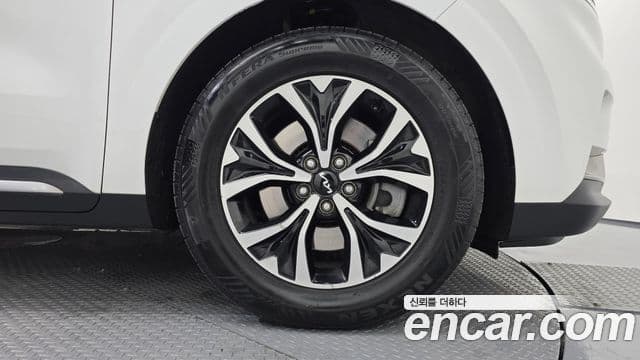 Kia Carnival 2023 — Photo 29/36