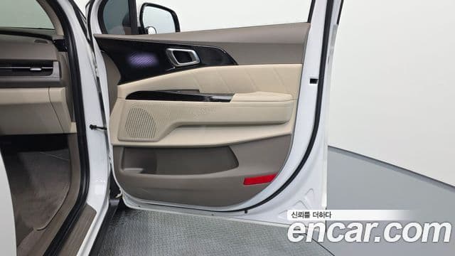 Kia Carnival 2023 — Photo 13/36
